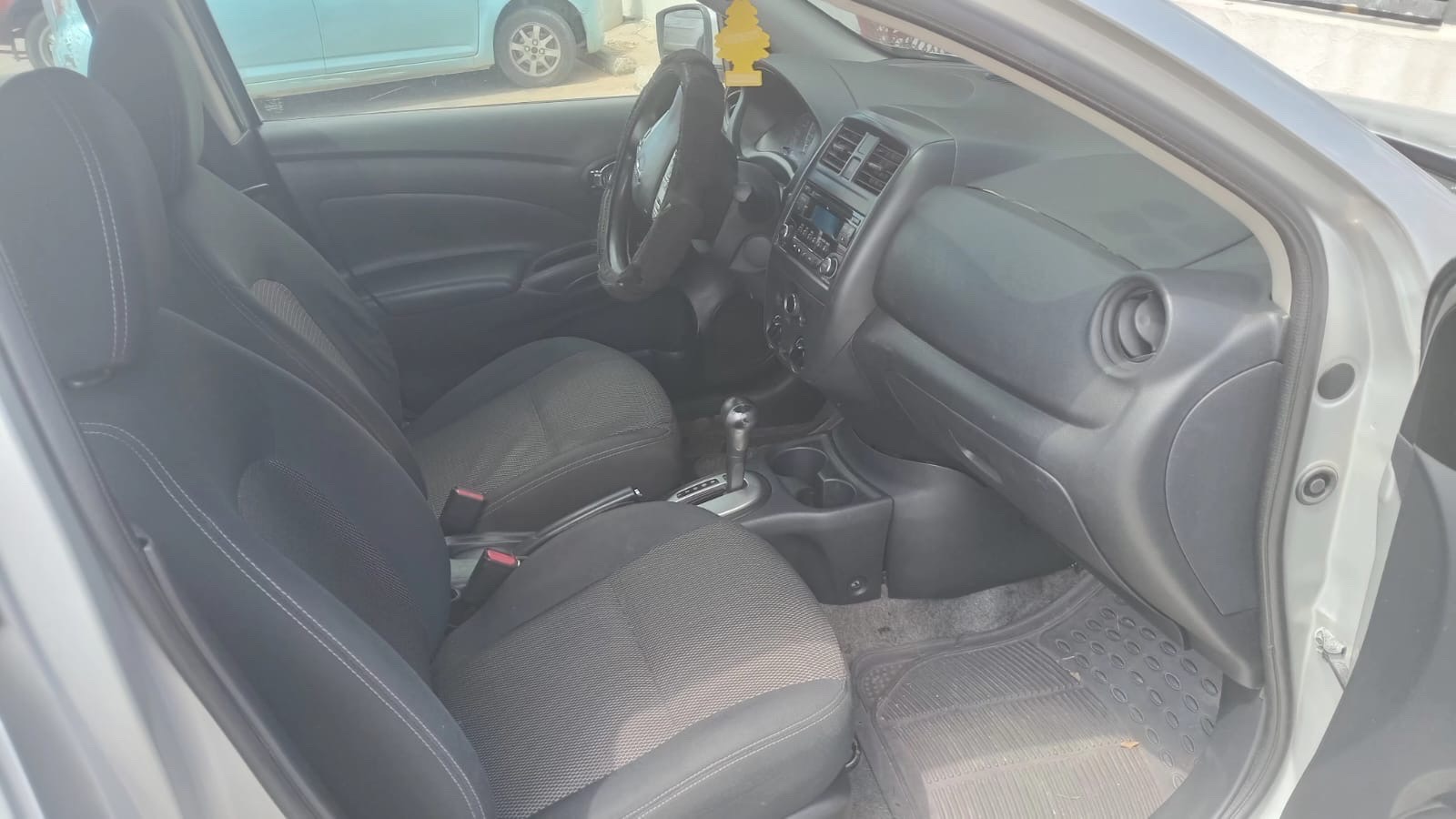 carros - Nissan versa 2016 3