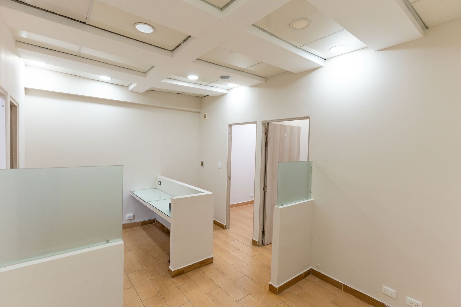 oficinas y locales comerciales - Alquiler local en Primer nivel  3