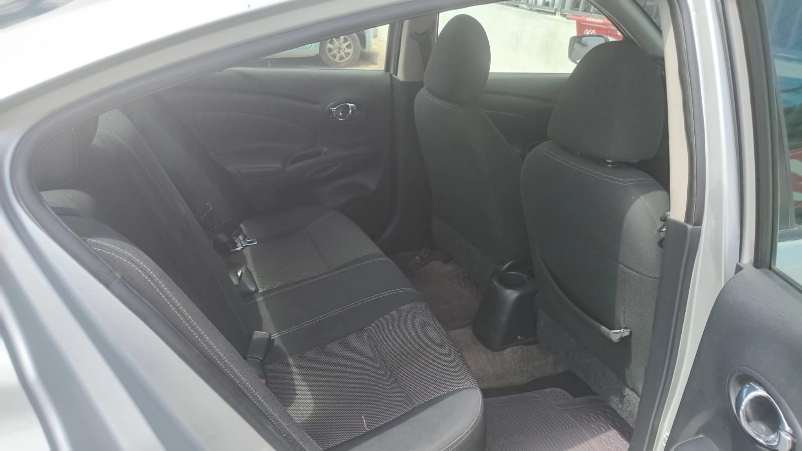 carros - Nissan versa 2016 4