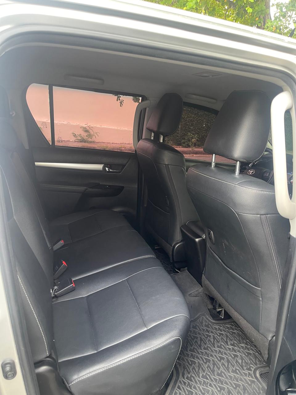 camiones y vehiculos pesados - VENDO HILUX LIMITED 2023 6