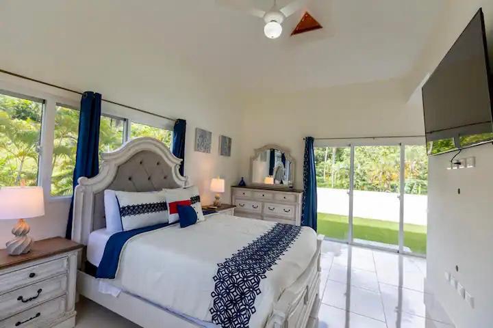 casas vacacionales y villas - Venta de Villa en samana las terrenas con piscina con 947mts zona turística  2