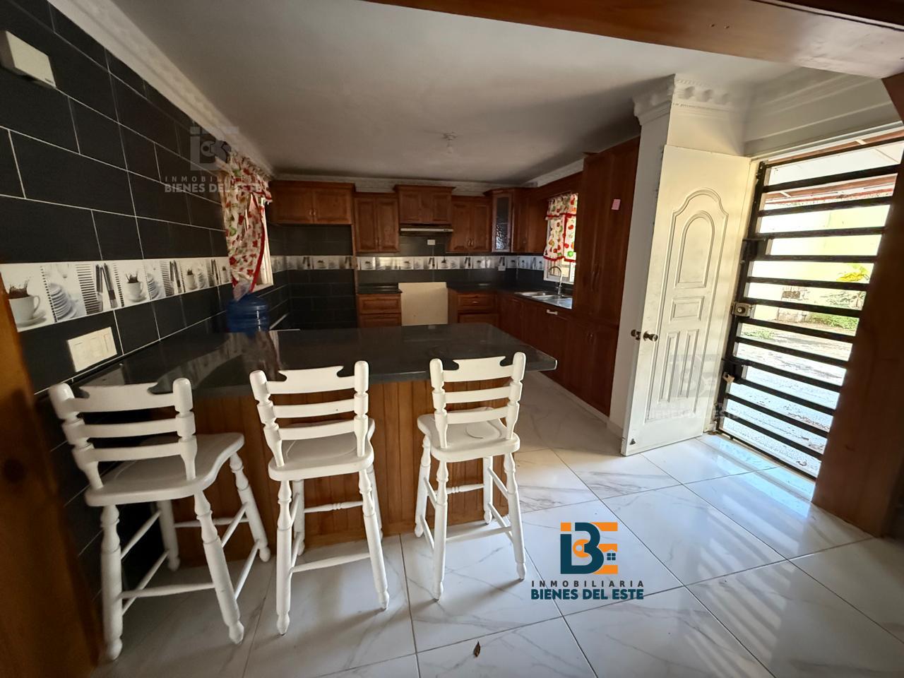 casas - DE VENTA casa de dos niveles con (4) habitaciones 3
