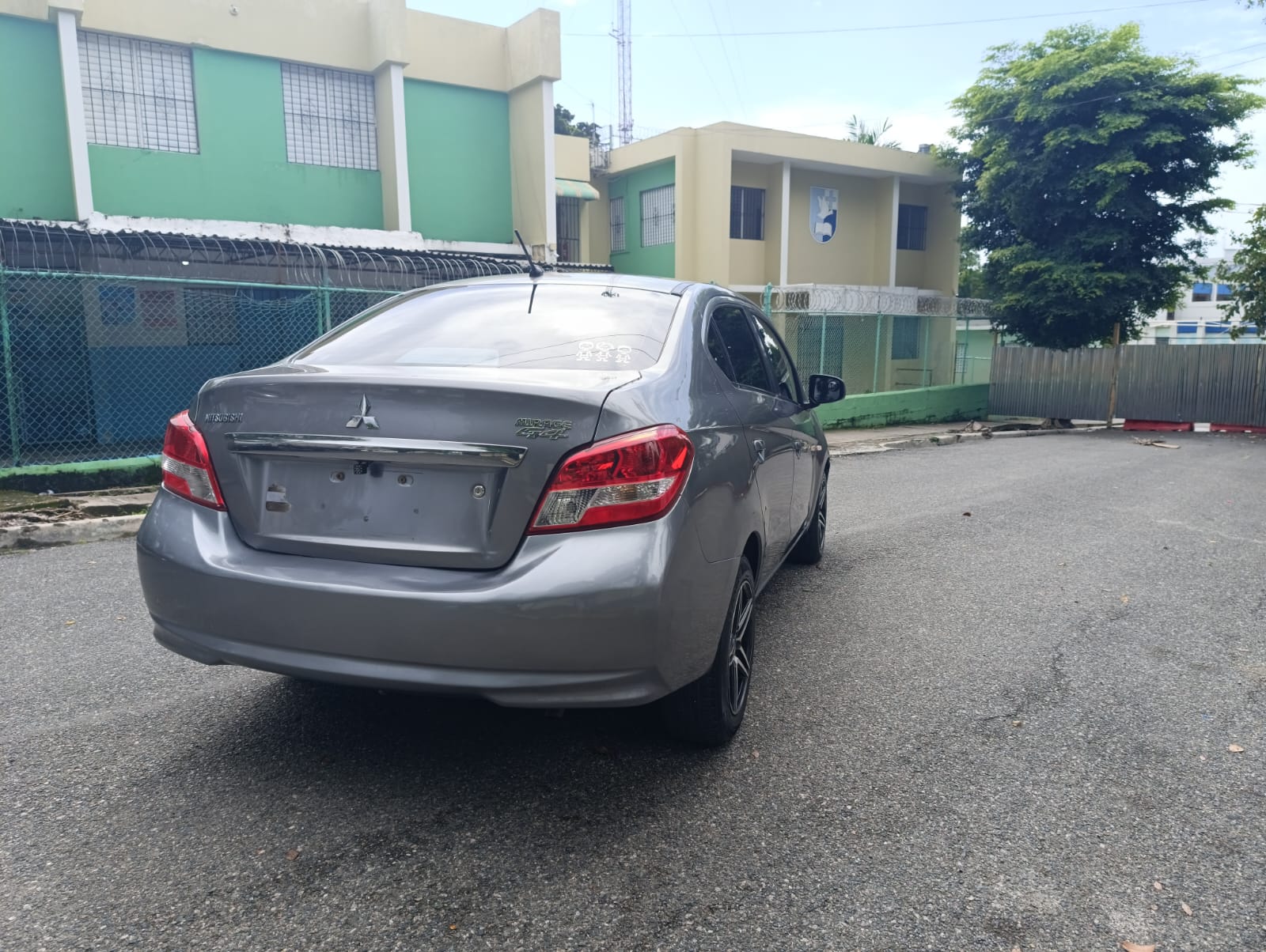 carros - Vendo Carro Mitsubishi Mirage 2017 9