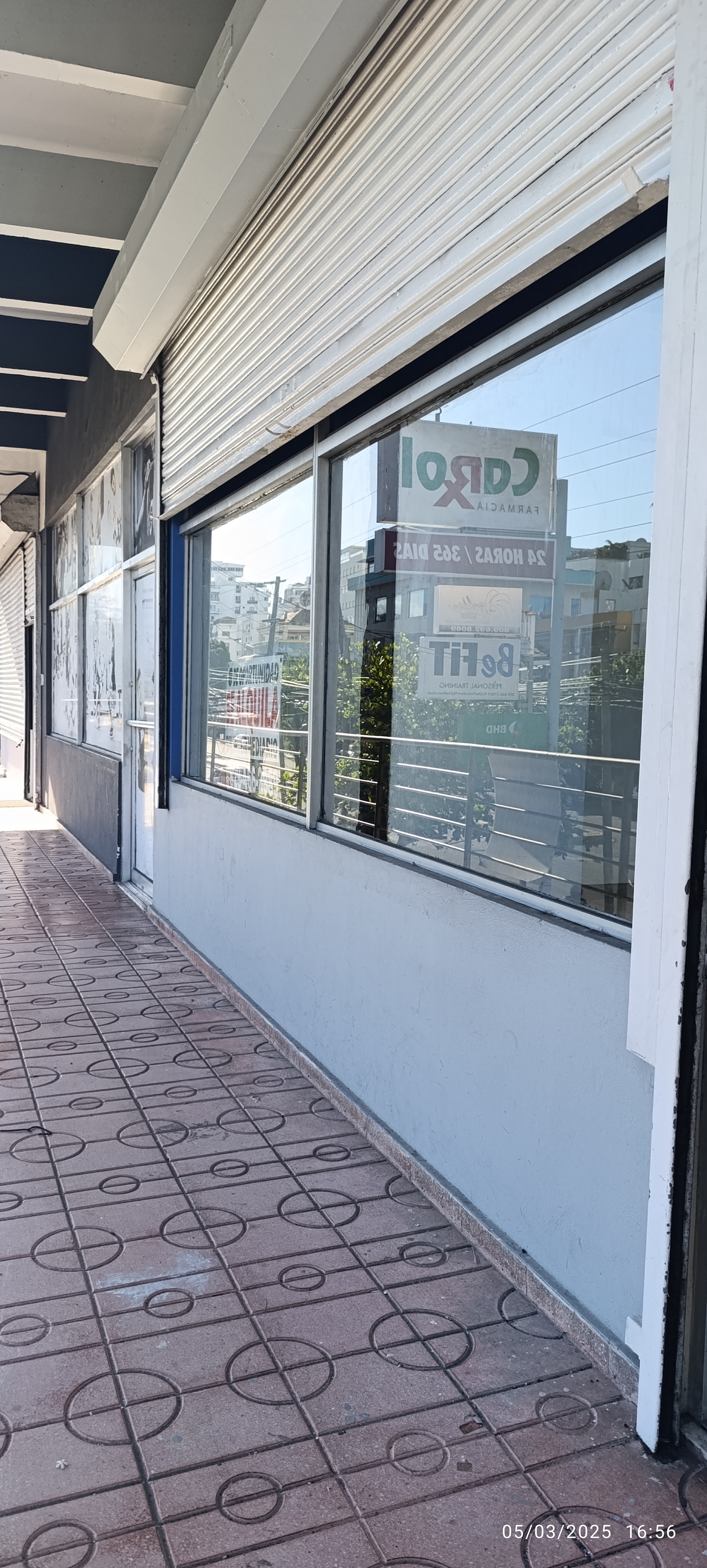 apartamentos - Plaza comercial excelente para Oficina o negocio, varios parqueos, 130 mts . 0