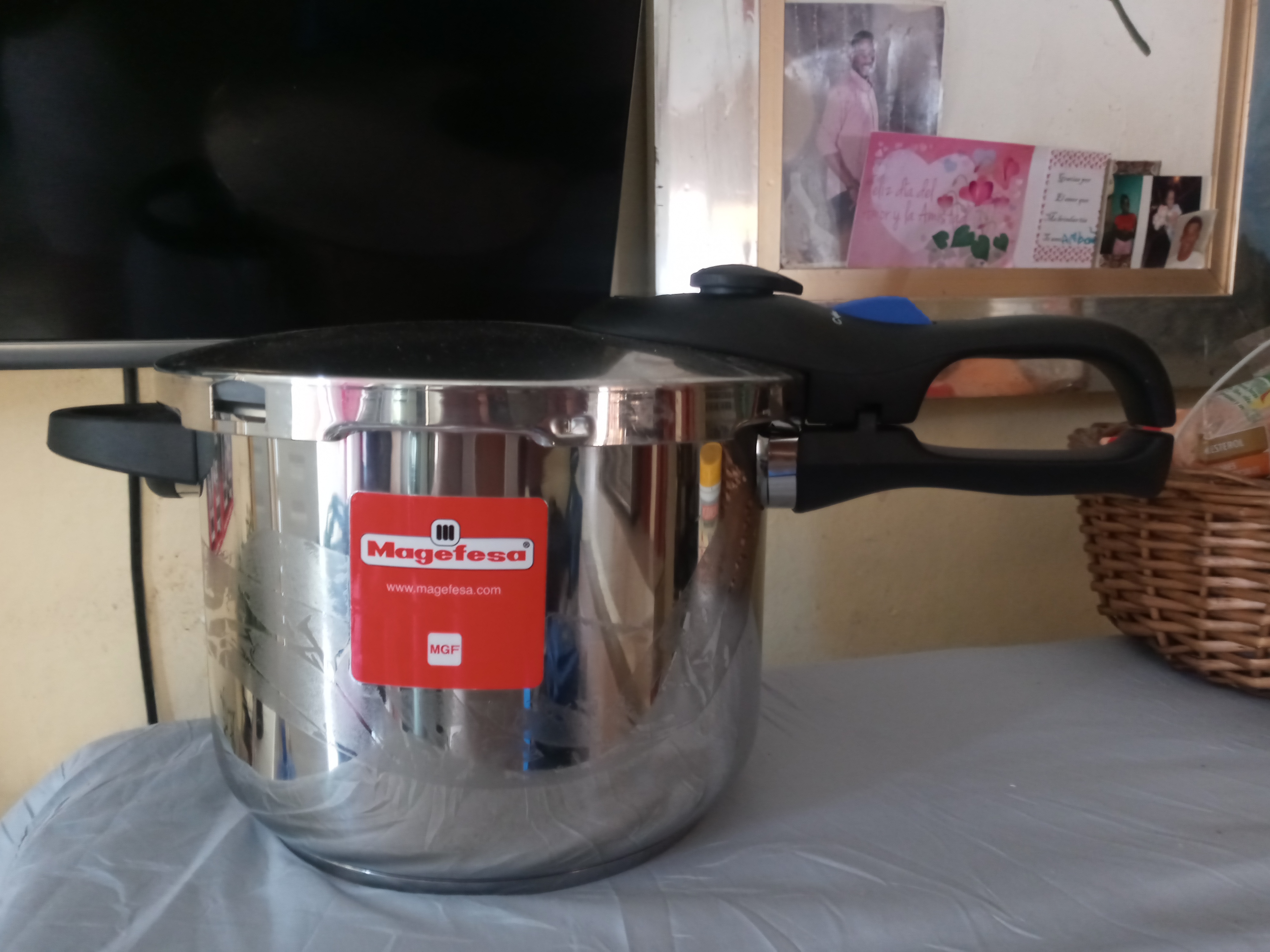 cocina - Olla de presión de 6 litros MAGEFESA  1