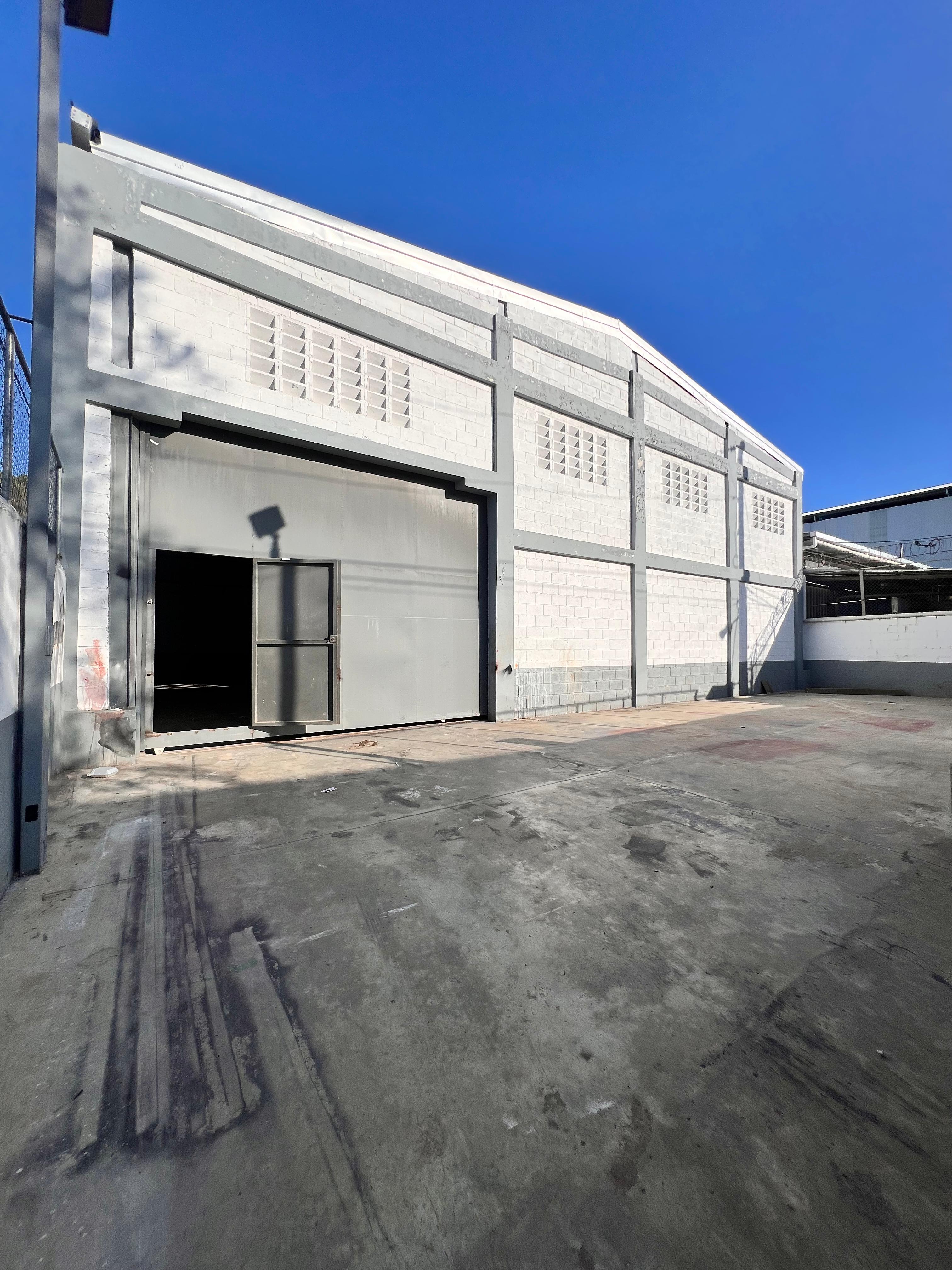 otros inmuebles - ALQUILER DE NAVE INDUSTRIAL EN VILLA AURA 1