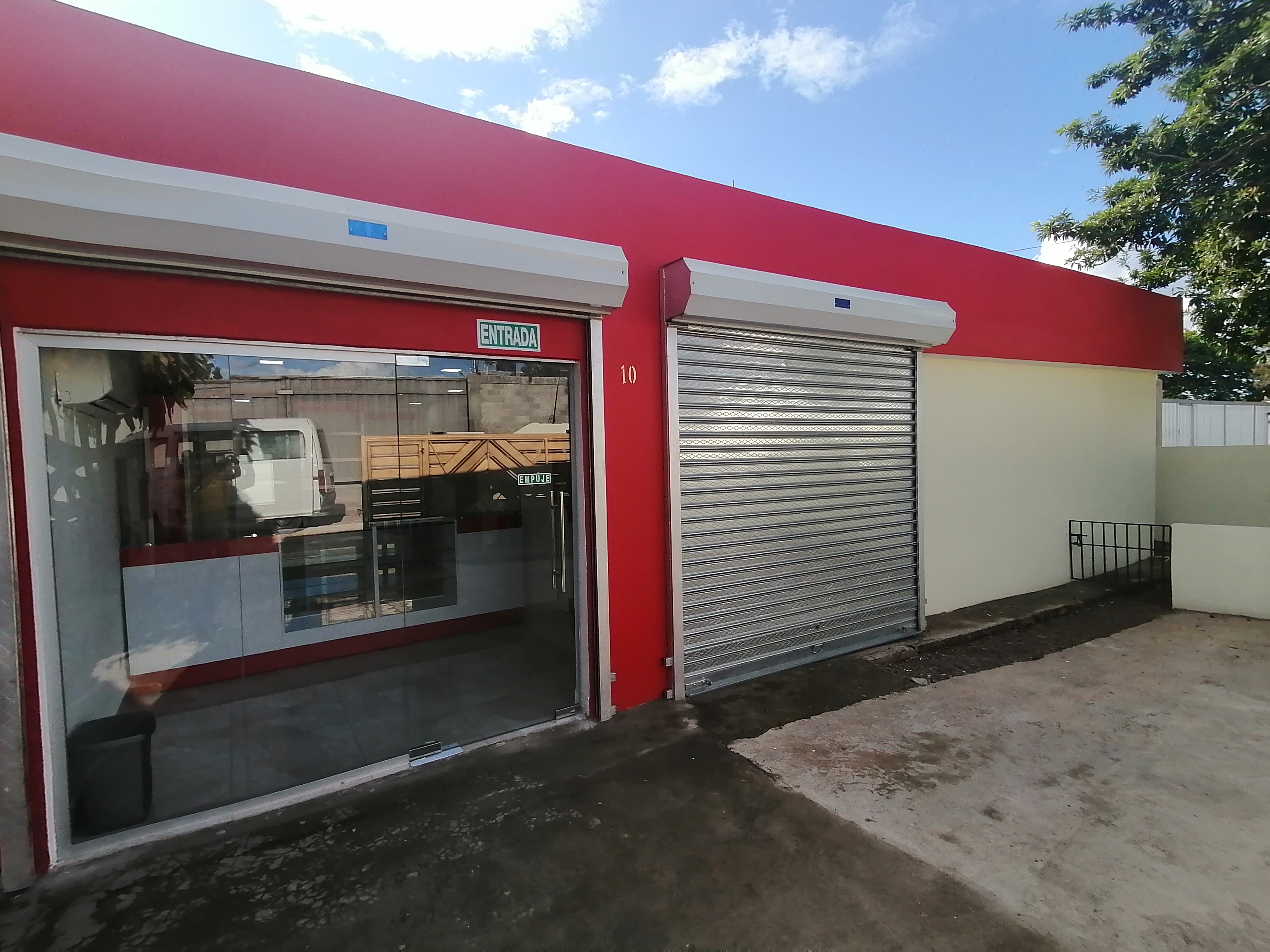 casas - Propiedad en venta con 2 Viviendas Local comercial 8