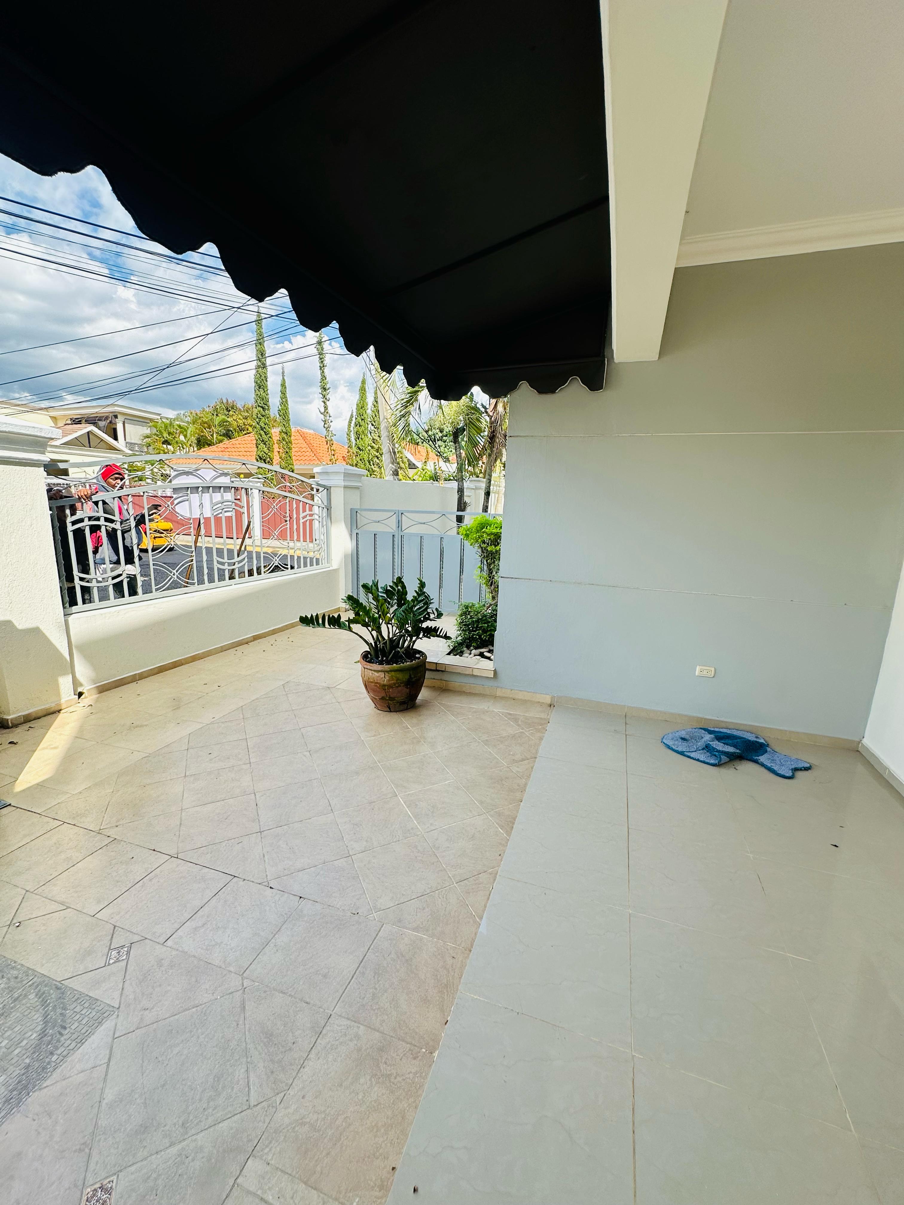 casas - CASA EN VENTA EN JARDINES DEL ESTE, SANTIAGO. 2