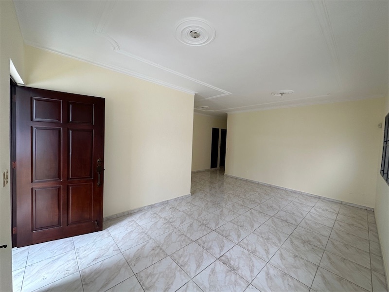 apartamentos - 1er nivel de renta próximo a la Juan Pablo Duarte