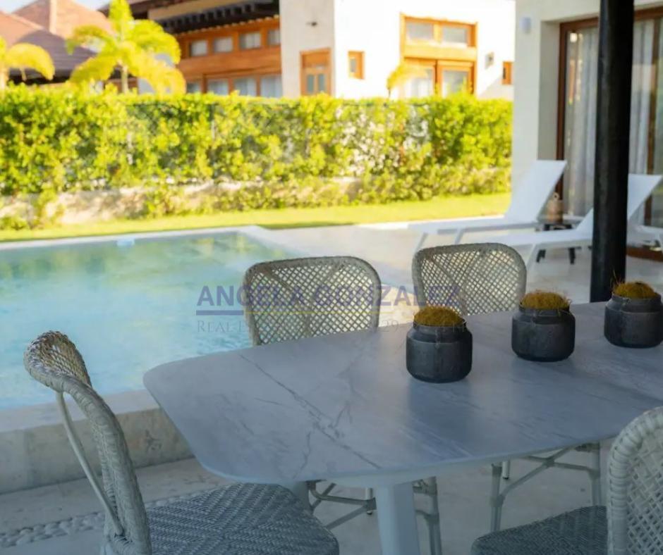 casas vacacionales y villas - 🏡 Villa de 2 niveles disponible en Green Village, Cap Cana 🌴