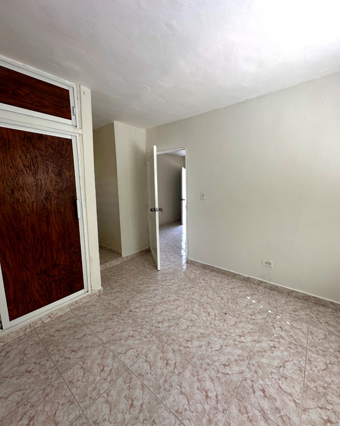 apartamentos - Apto estudio pequeño 3er nivel en Sto. Dgo. Este – Incluye agua y luz 💡  9