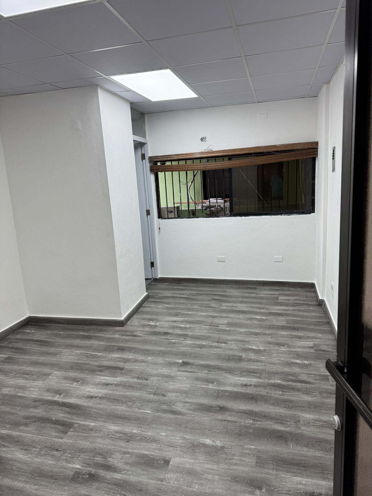 oficinas y locales comerciales - LOCAL COMERCIAL EN CENTRO MEDICO GAZCUE 2