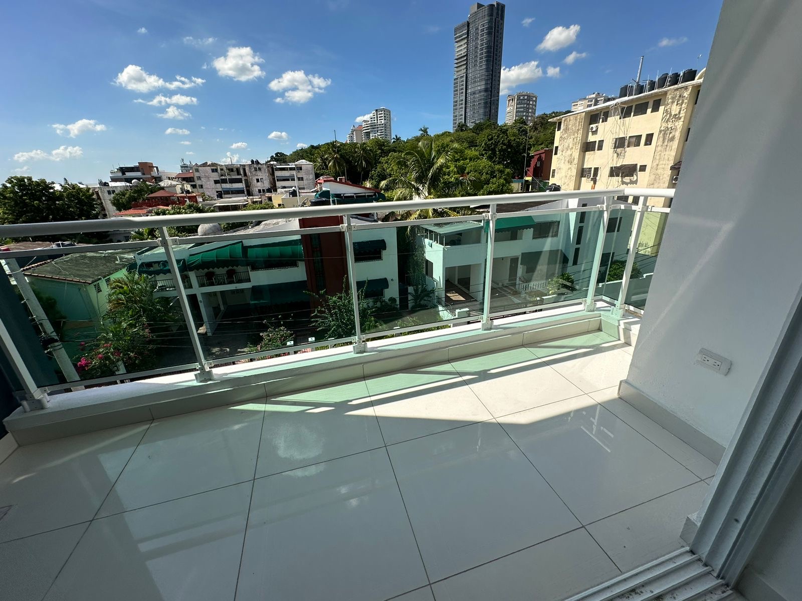 apartamentos - Vendo nuevo piso 4 con ascensor Independencia klm  0