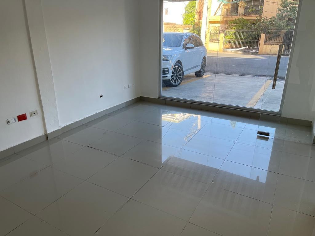 oficinas y locales comerciales - En alquiler, Edificio dos niveles en Evaristo Morales, en excelentes condiciones 1