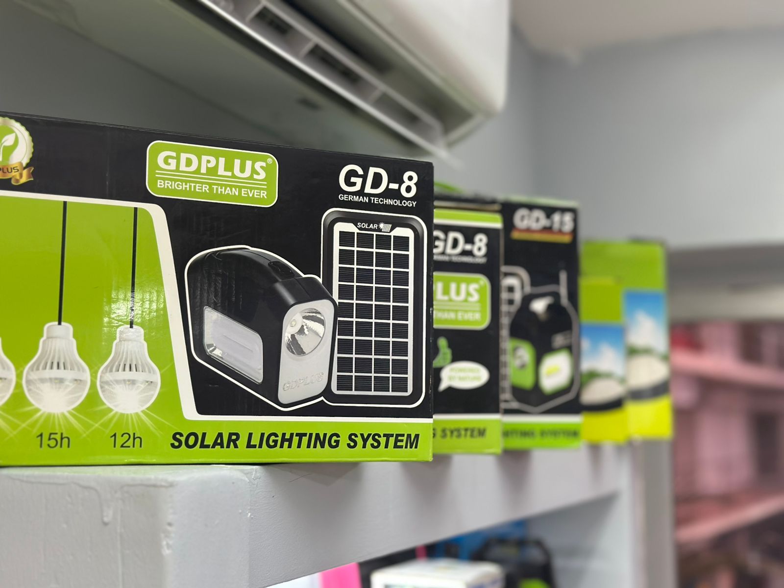 otros electronicos - plantas portátil para cargar celulares con foco integrado ✔️