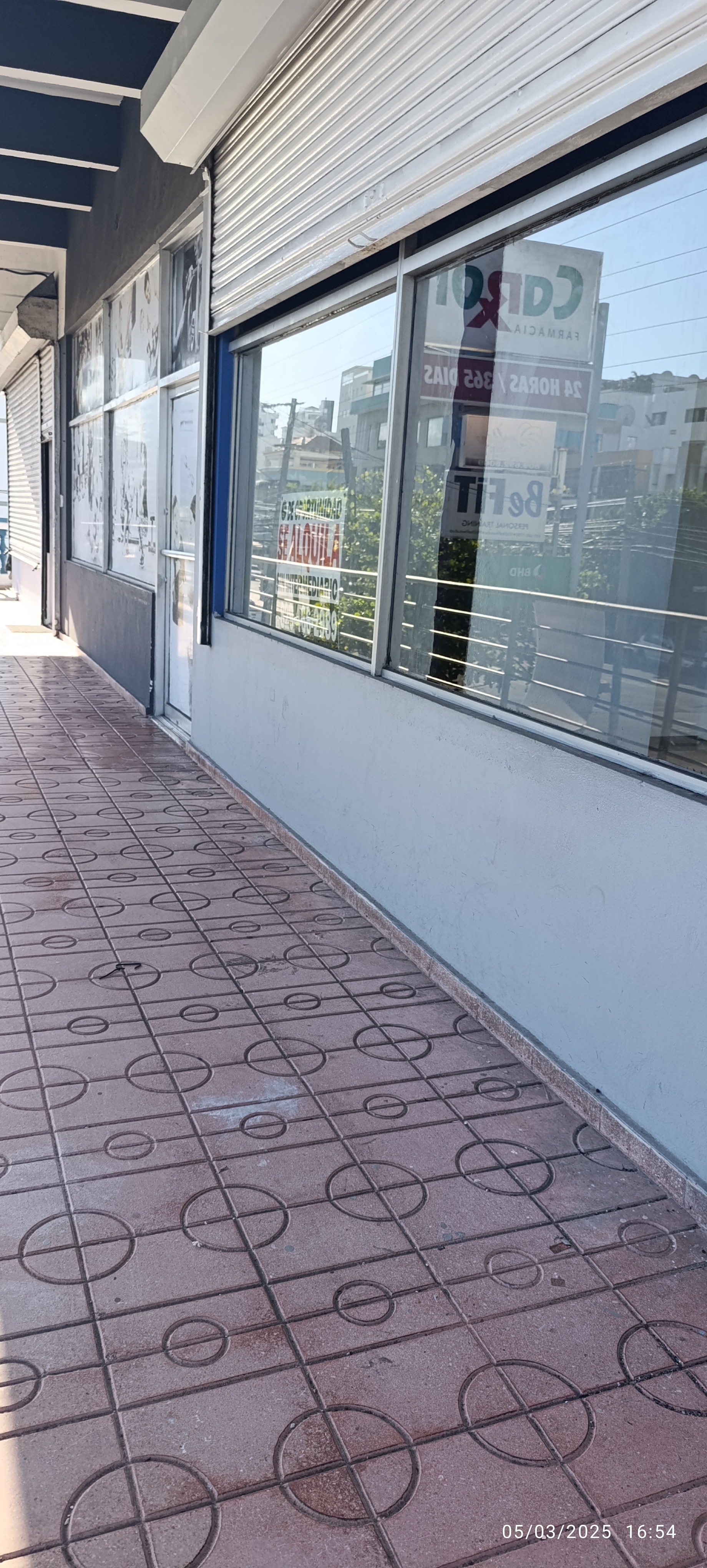 apartamentos - Plaza comercial excelente para Oficina o negocio, varios parqueos, 130 mts . 1