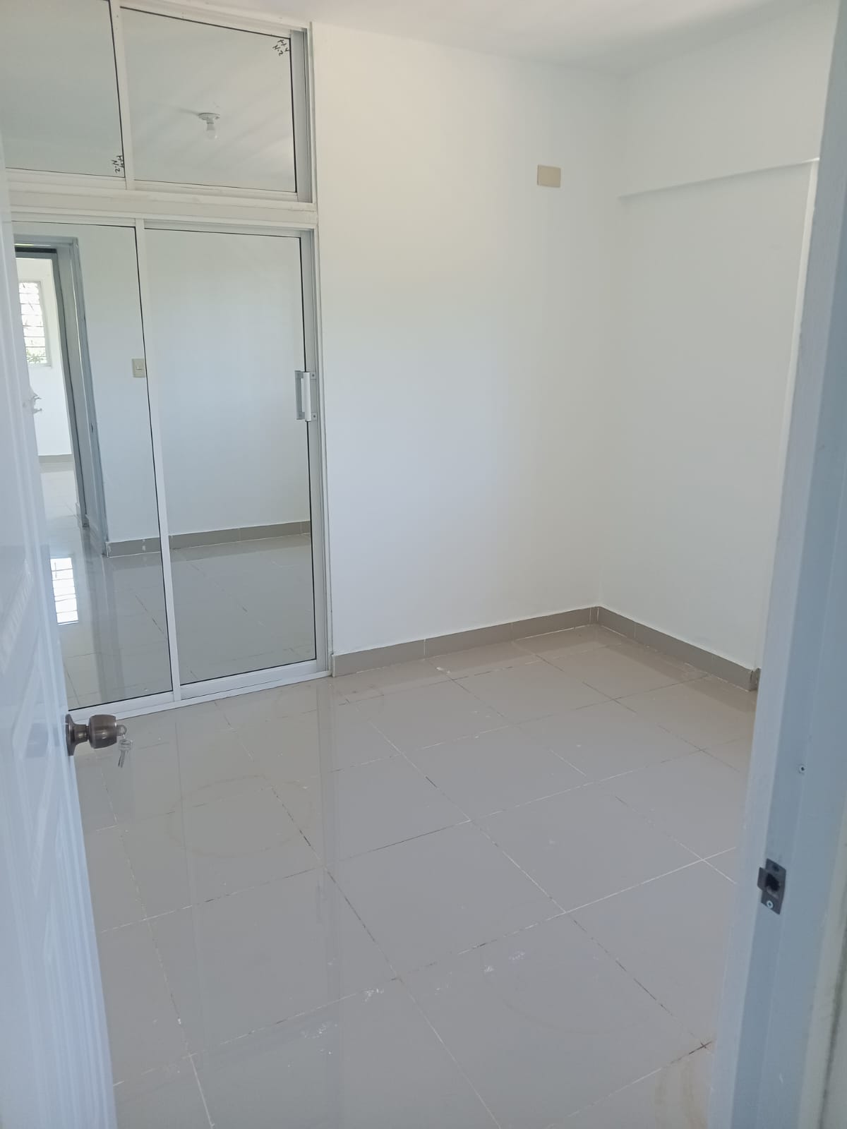 apartamentos - Se vende apartamento en Villas Naco 
km13 Autopista Duarte  5