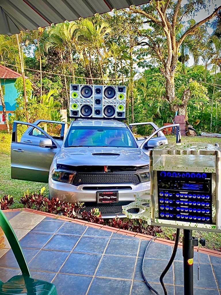 jeepetas y camionetas - vendo con o sin música en súper oferta está como nueva  0