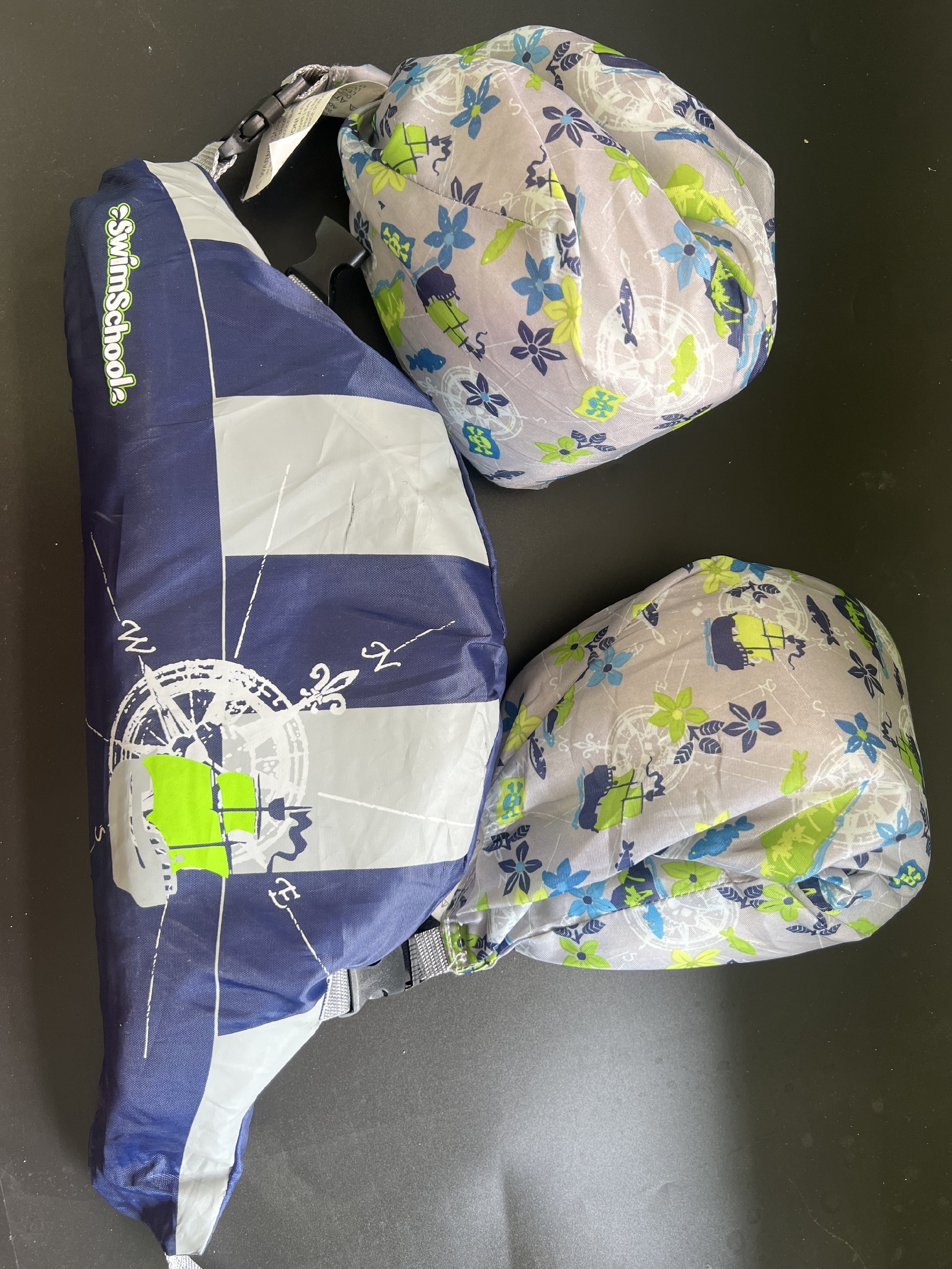 ropa y zapatos - variedad de salvavidas para niños 3