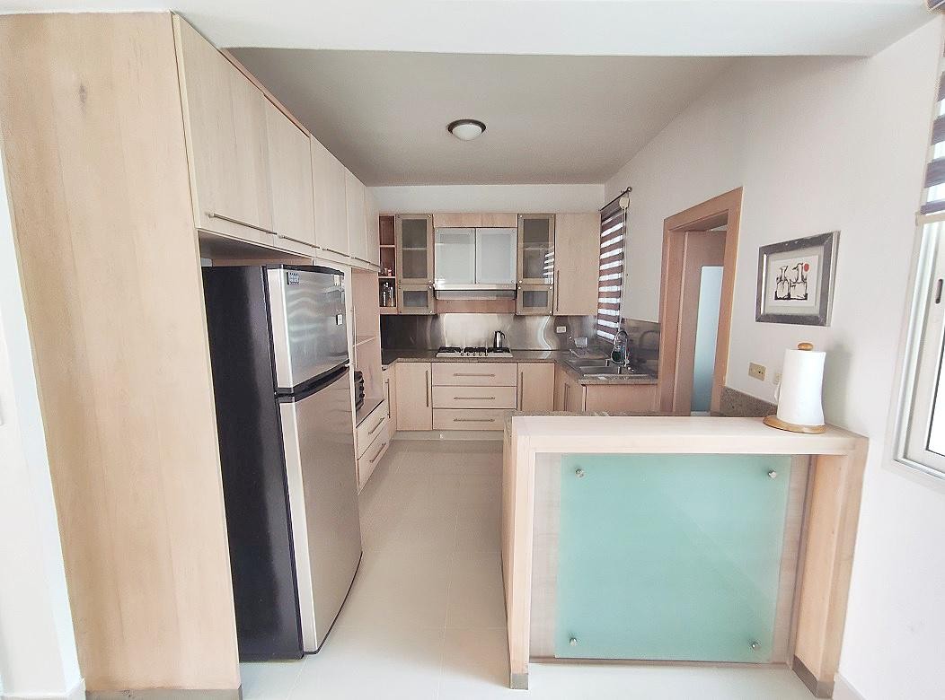apartamentos - Apartamento 6to Nivel con 225 Mts2 en La Esmeralda  2