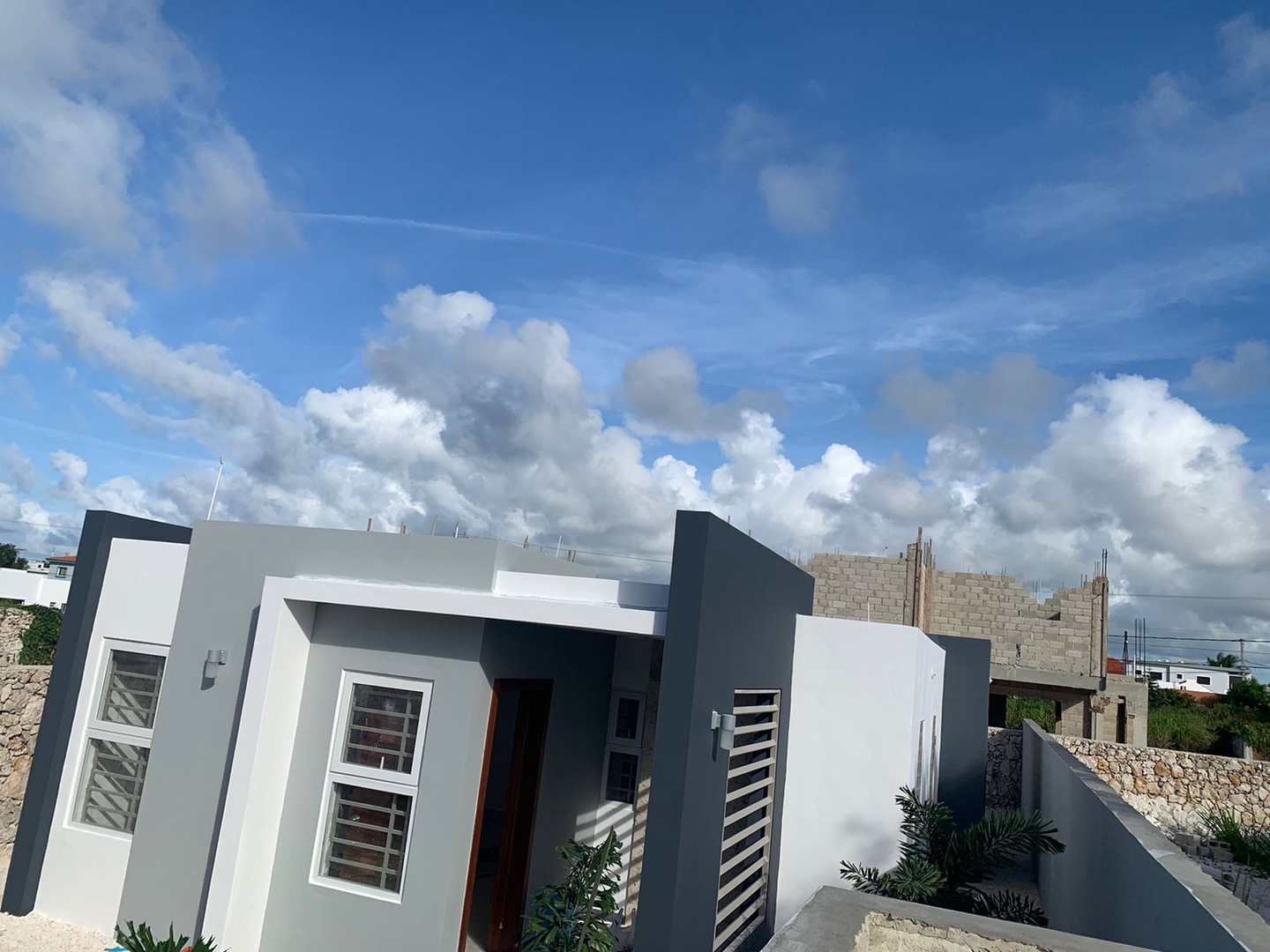 casas - Venta de Villa de un nivel 250mts en punta cana zona turística  5