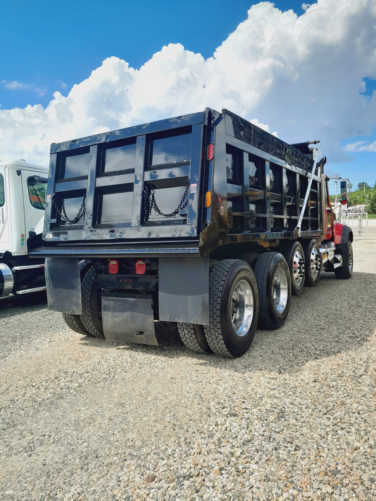 camiones y vehiculos pesados - MACK GRANITE AÑO 2013  5