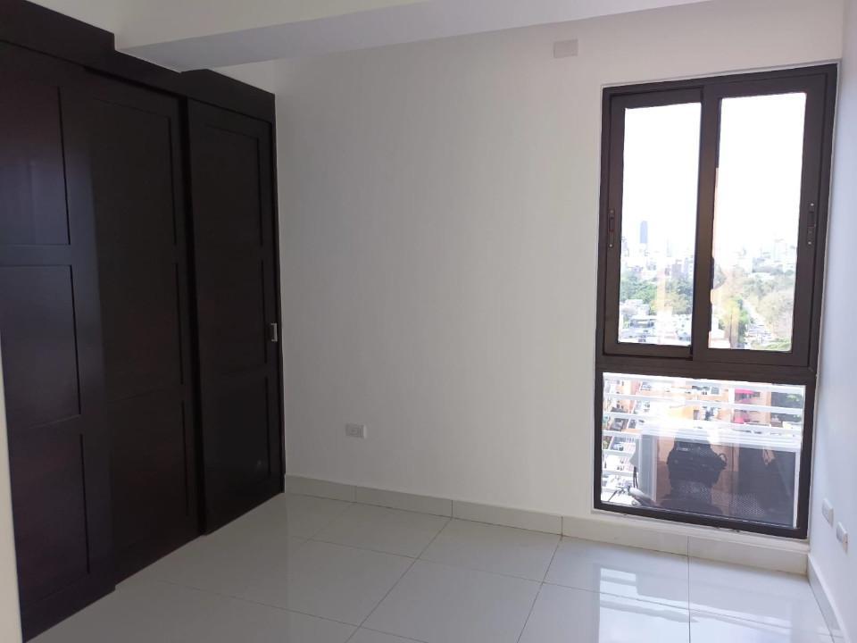 apartamentos - Alquiler Apartamento con Linea Blanca en la Av. Sarasota 2