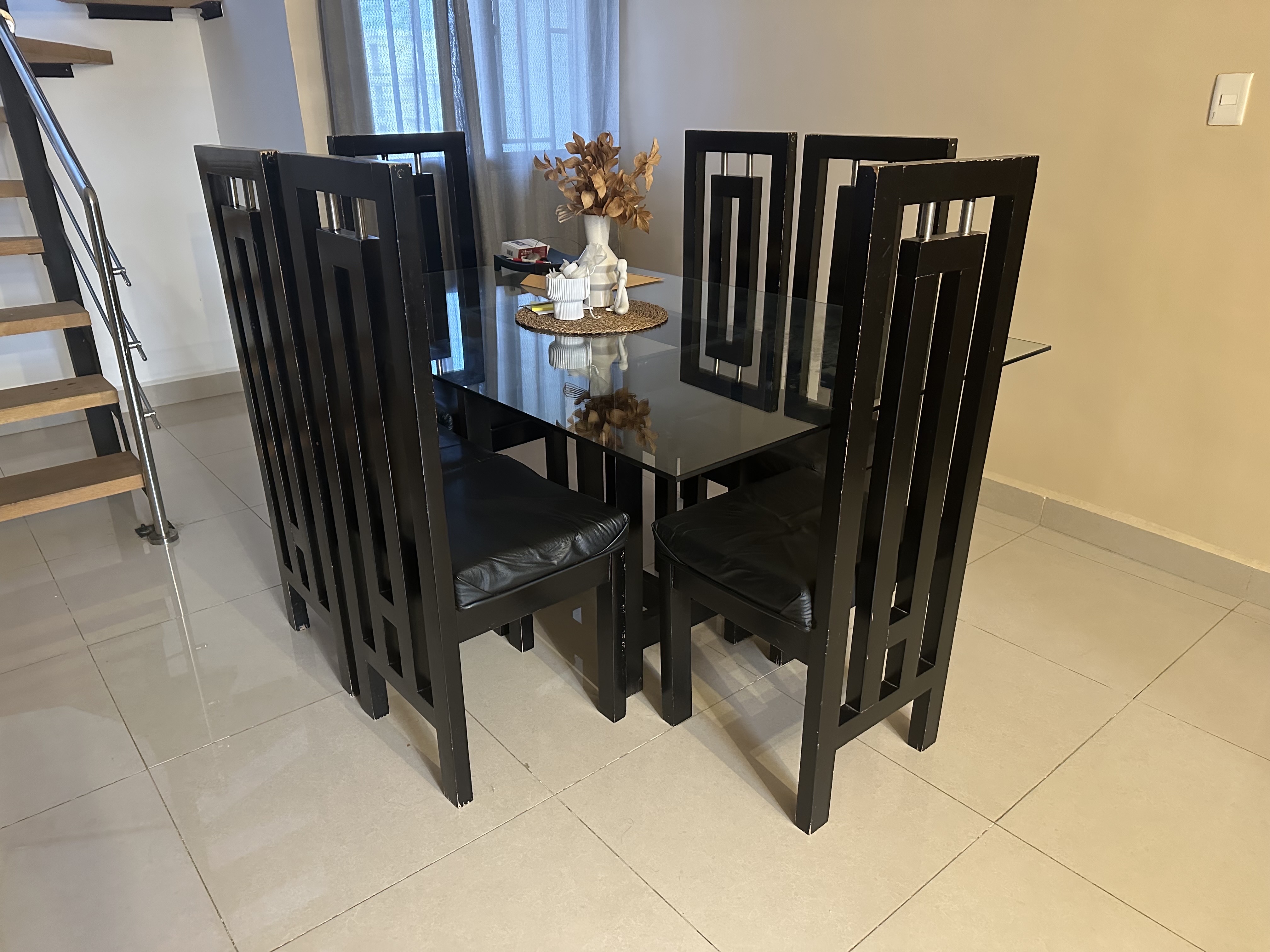 muebles y colchones - Sillas de Comedor Modernas COMO NUEVAS 0