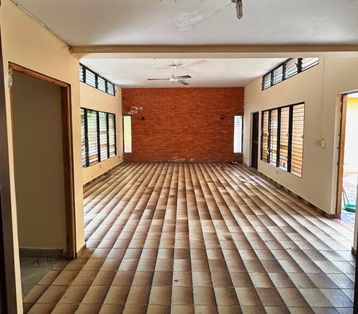 casas - Propiedad comercial céntrica 5