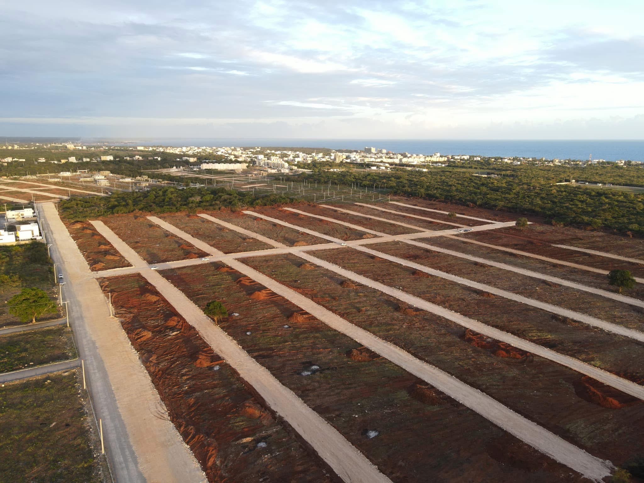 solares y terrenos - Solares En Venta en la Romana Próximo a la Playa Caleta 2