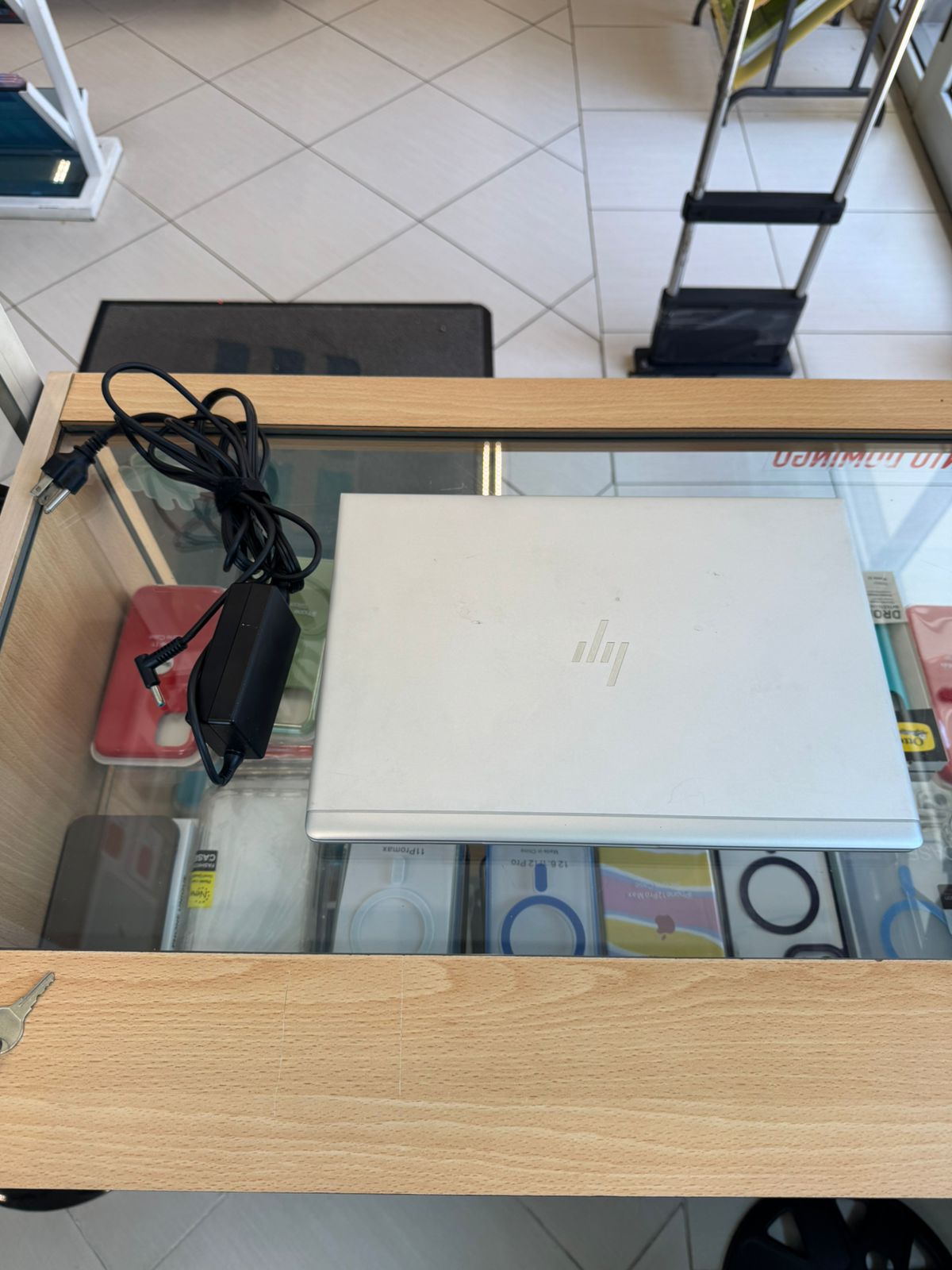 computadoras y laptops - Laptop HP 840 G6 14'' I5 256GB SSD 8GB RAM. 2