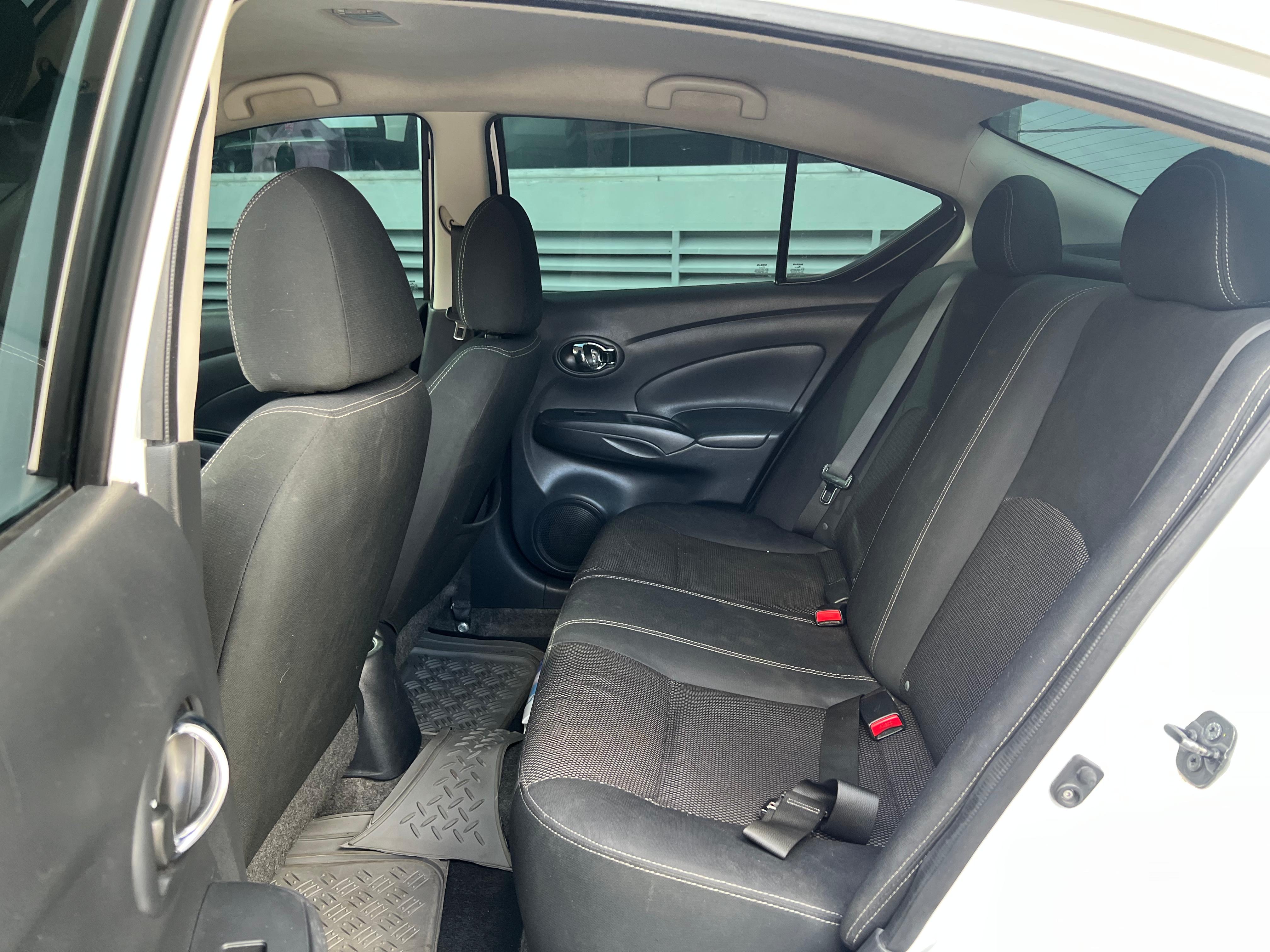 carros - Nissan versa  8