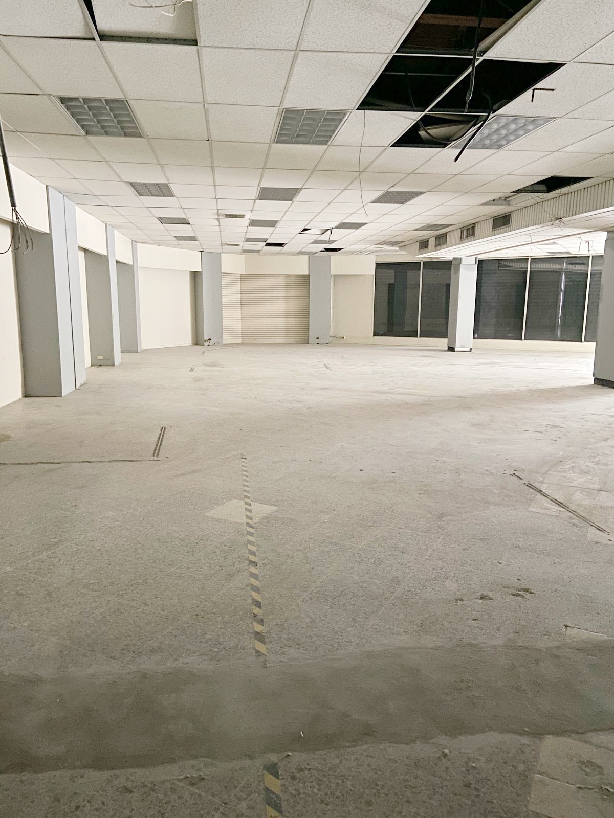 oficinas y locales comerciales - Propiedad comercial esquinera  3