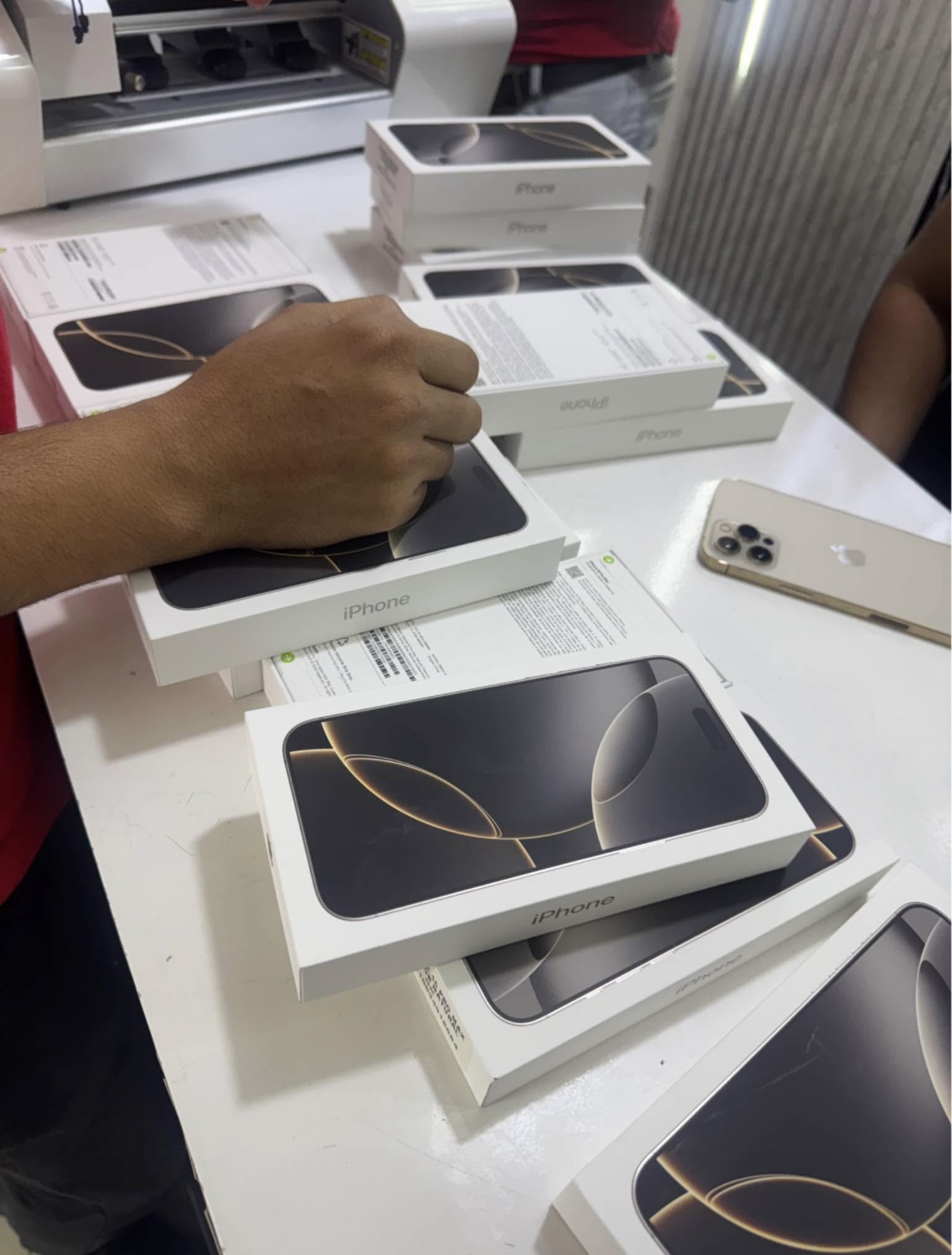 celulares y tabletas - iPhone 16 Pro Max 1