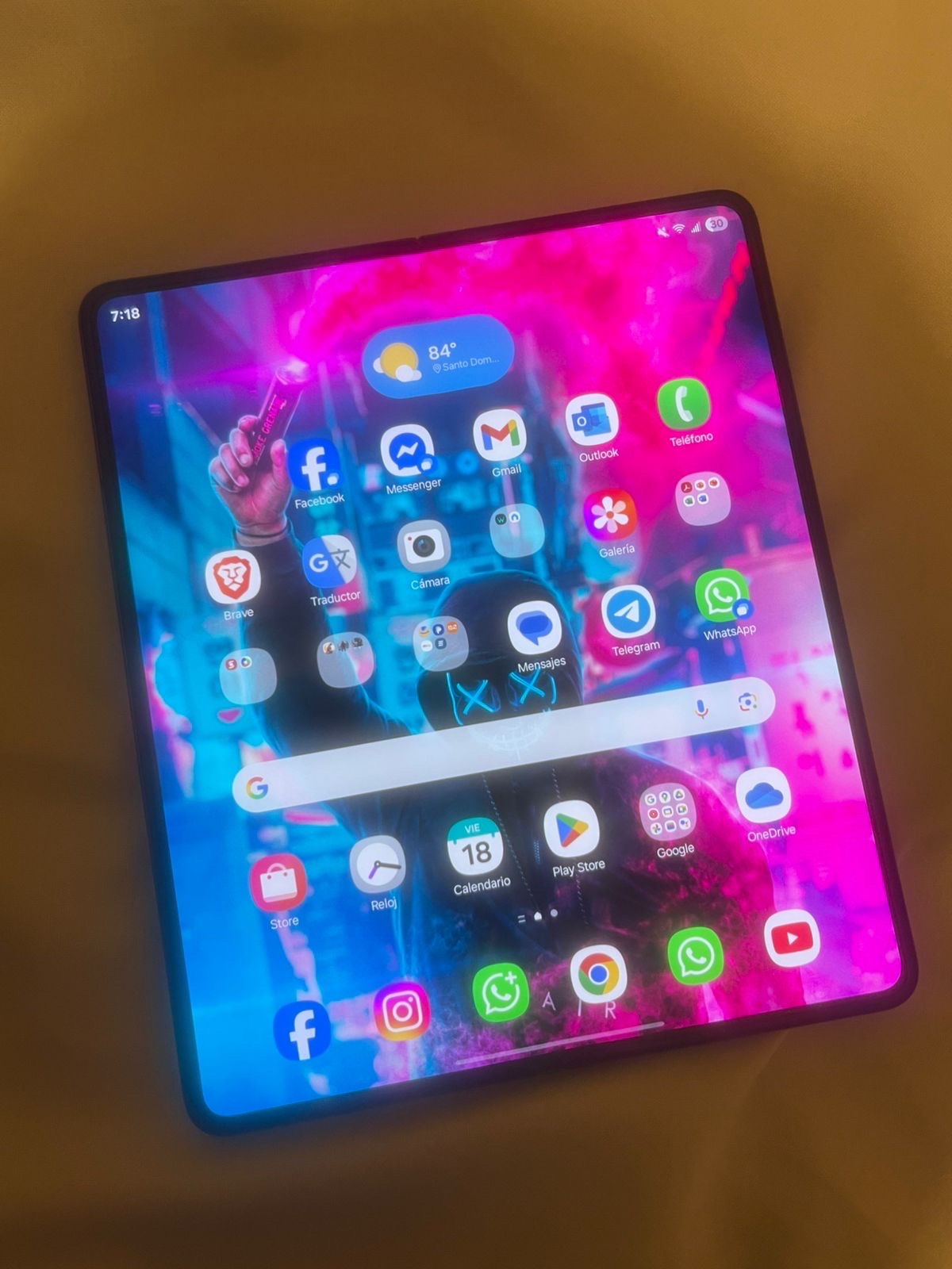 celulares y tabletas - Vendo Samsung Galaxy Fold 5, 256gb desbloqueado con cable usb. Un detalle. 4