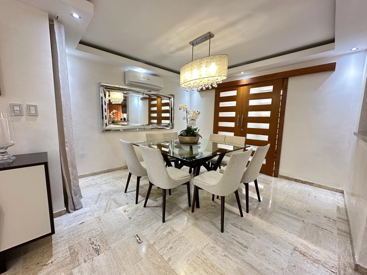 casas - Alquiler de Elegante y hermosa Casa en Los Cacigazcos 0