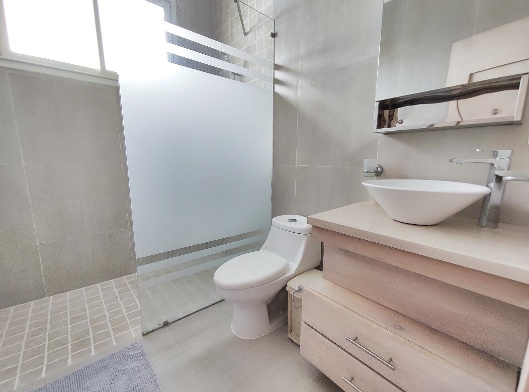 apartamentos - Apartamento 6to Nivel con 225 Mts2 en La Esmeralda  6