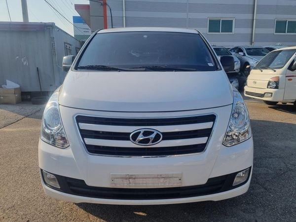 jeepetas y camionetas - HYUNDAI GRAND STAREX H1 H100 2017 BLANCODESDE:$1,350,000-Automático 0