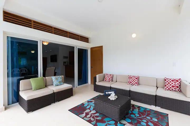 casas vacacionales y villas - Venta de Villa en samana las terrenas con piscina con 947mts zona turística  8