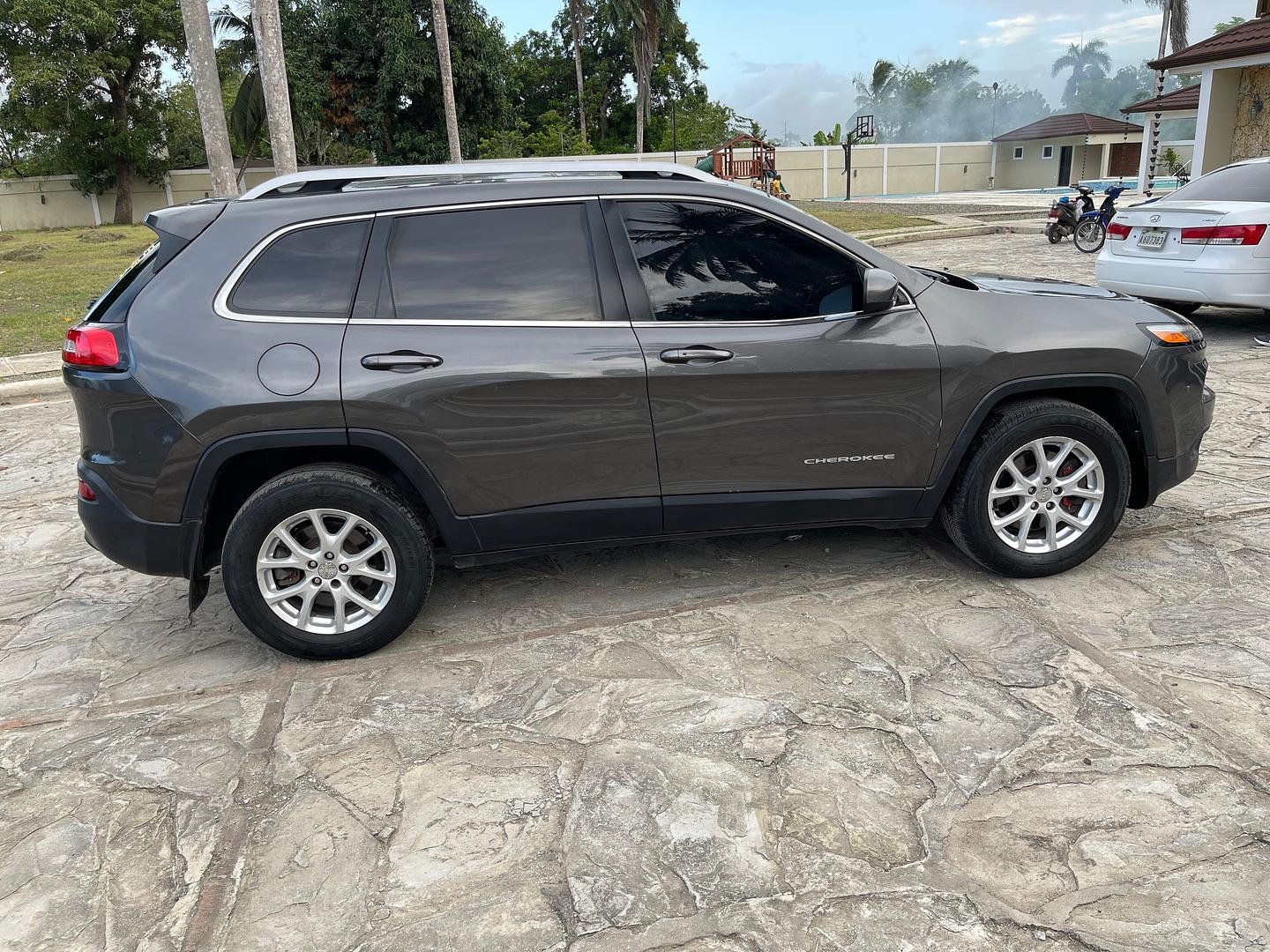 jeepetas y camionetas - Jeep Cherokee Latitude Panoramica 3