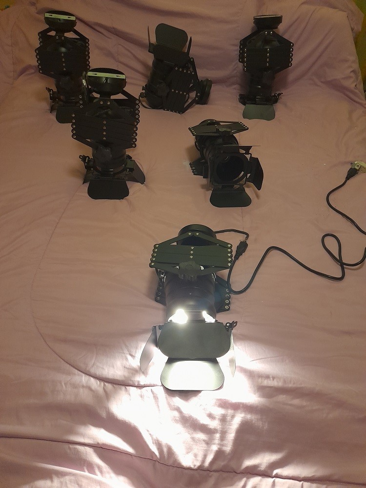 decoración y accesorios - Lamparas con luz dirigible.  0