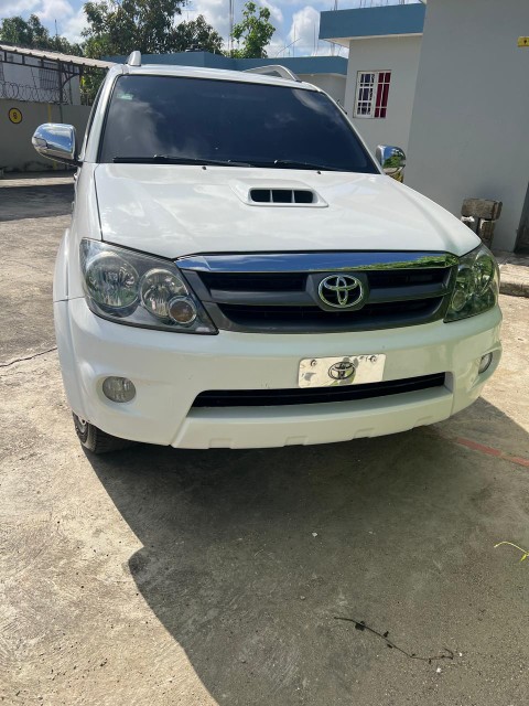 jeepetas y camionetas - Toyota fortuner 2008 4