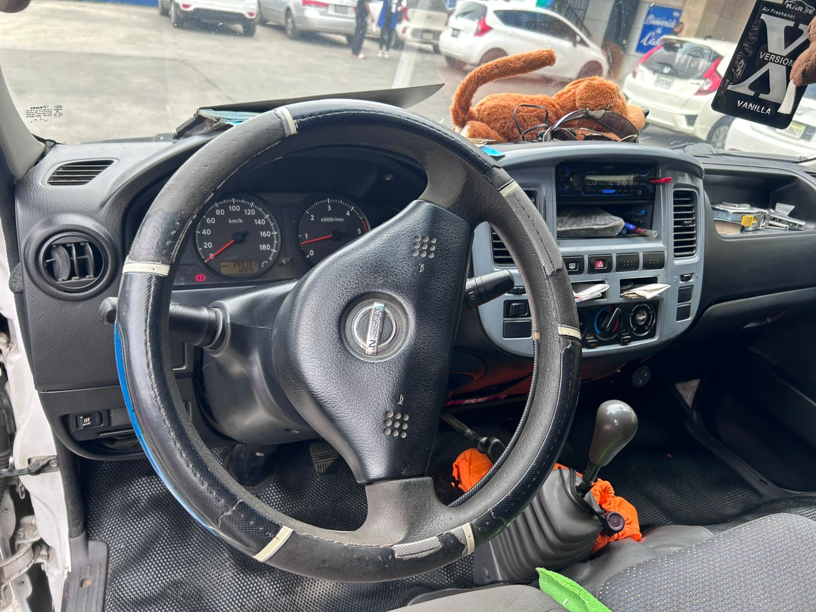 jeepetas y camionetas - Nissan Urvan unico dueño de uso escolar 2