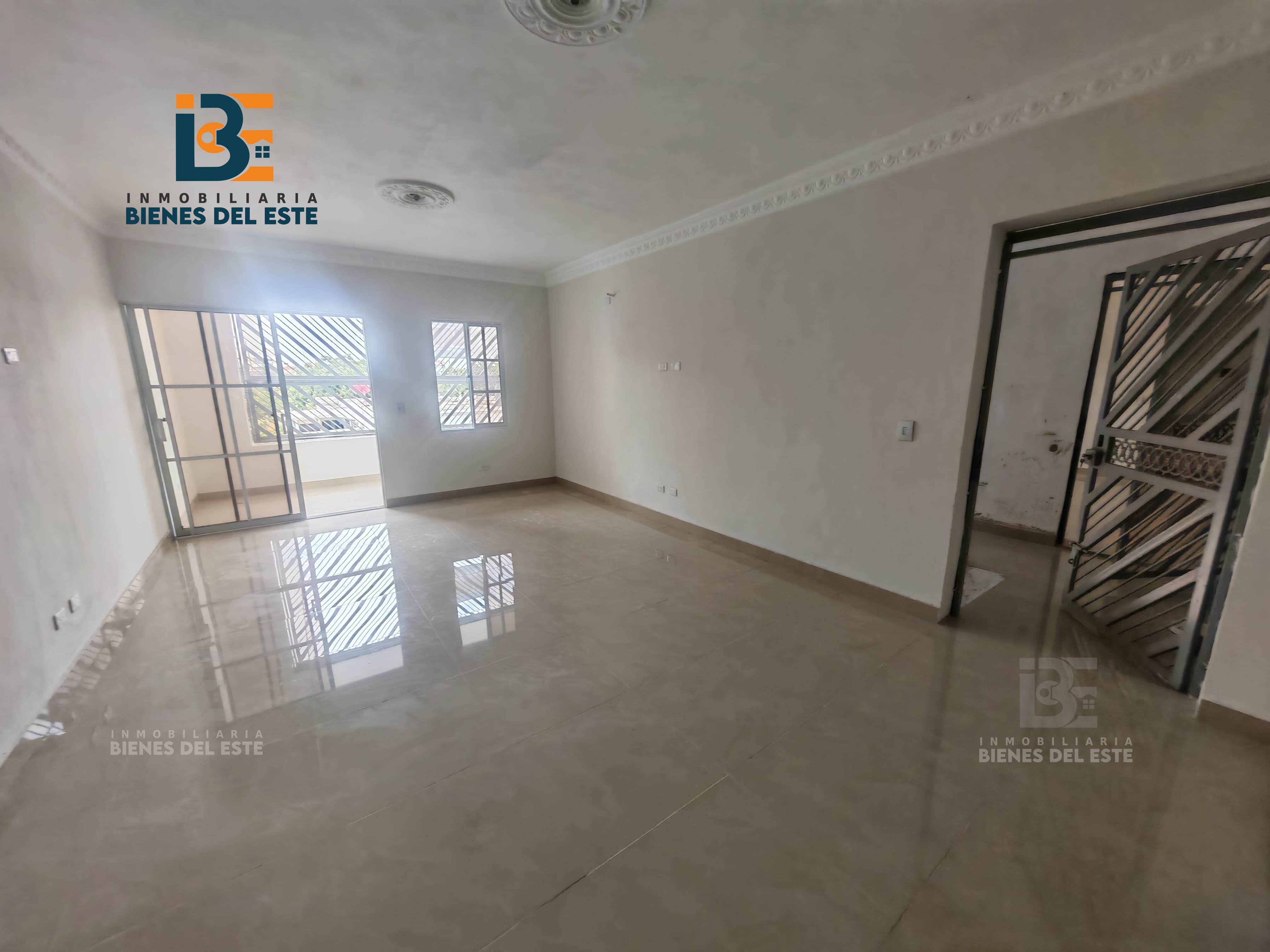 apartamentos - Se Alquila Apartamento de Tres habitaciones en SPM 5