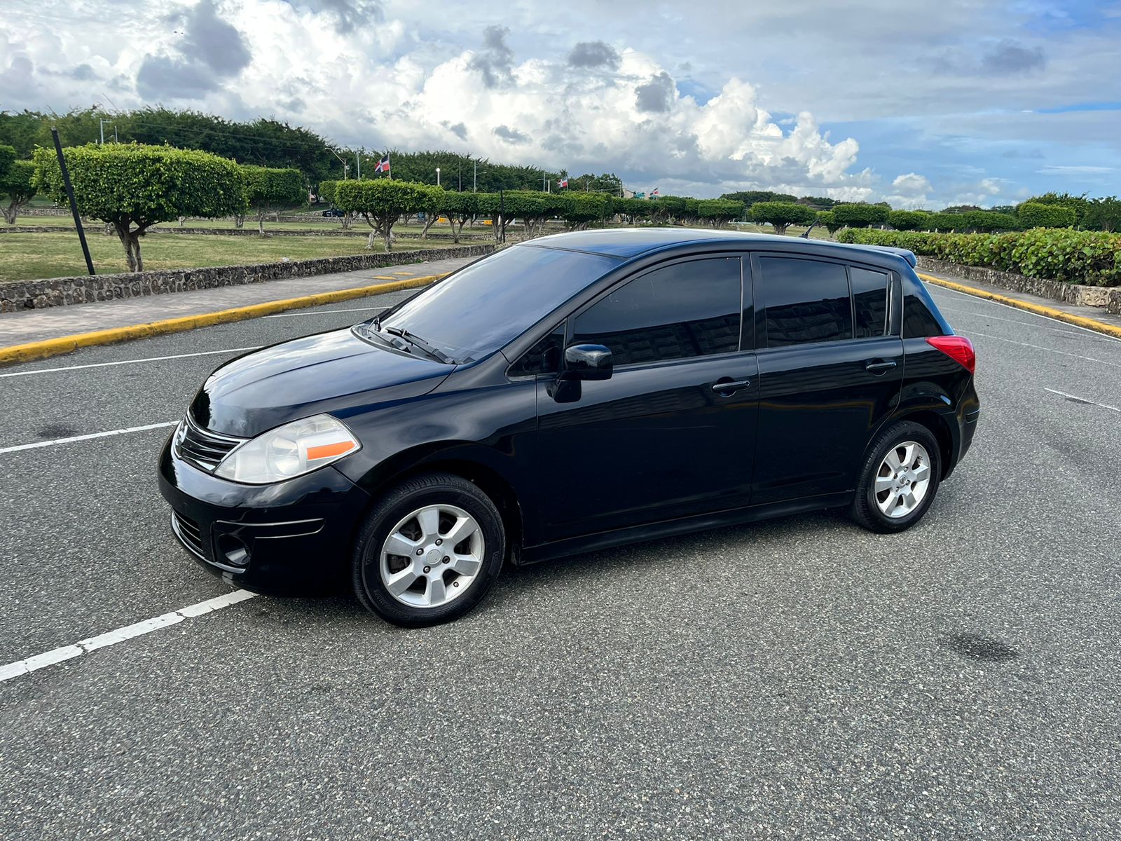 carros - Nissan Versa 