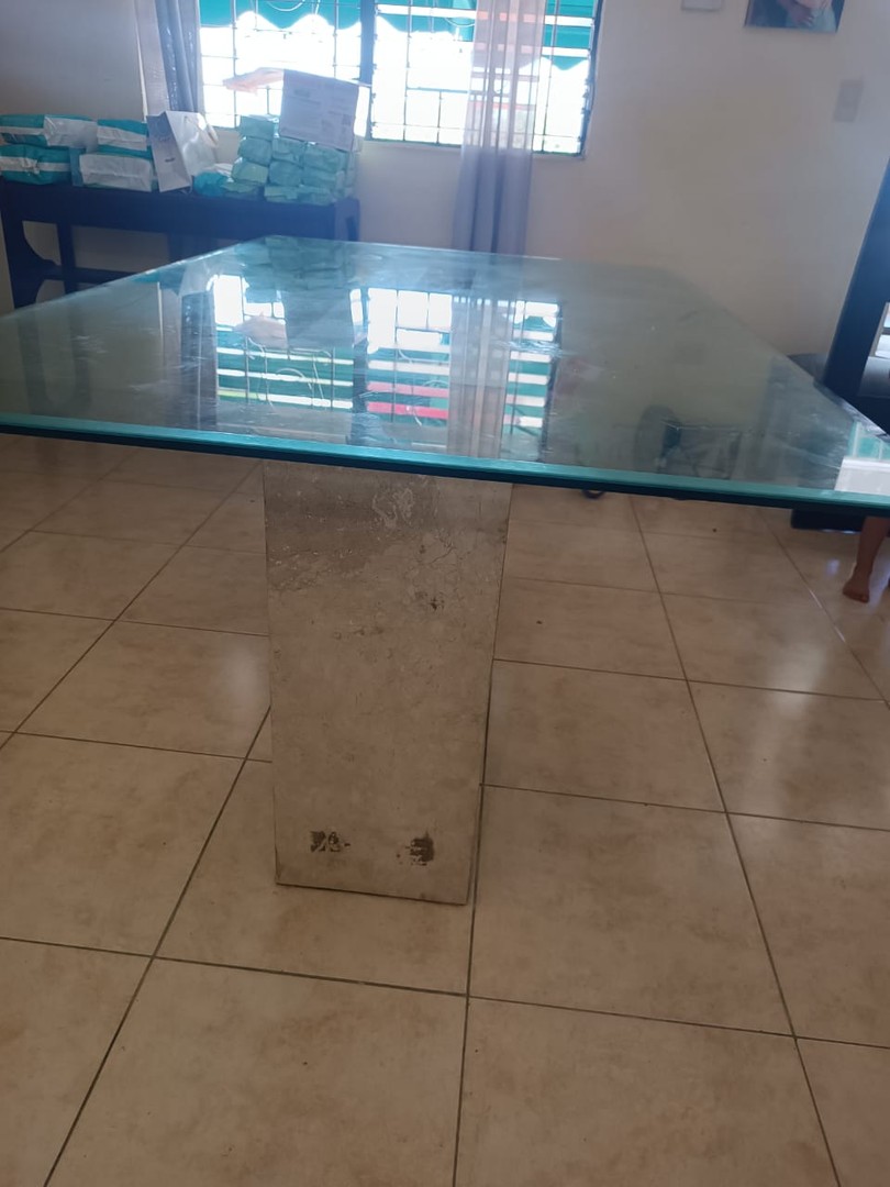 muebles y colchones - Mesa tope de cristal con base de marmol 2