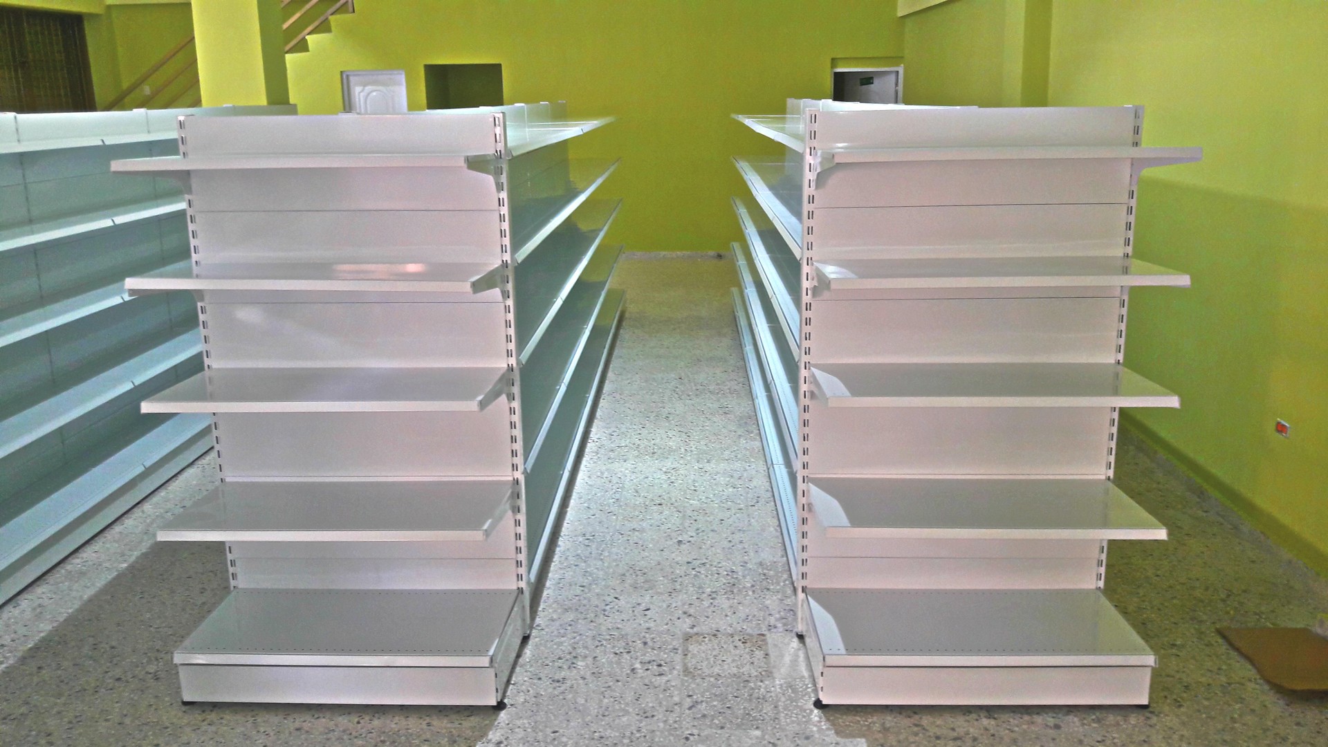 equipos profesionales - Estanterías, Tramarías metálicas, góndolas de exhibición en metal Nuevas 0