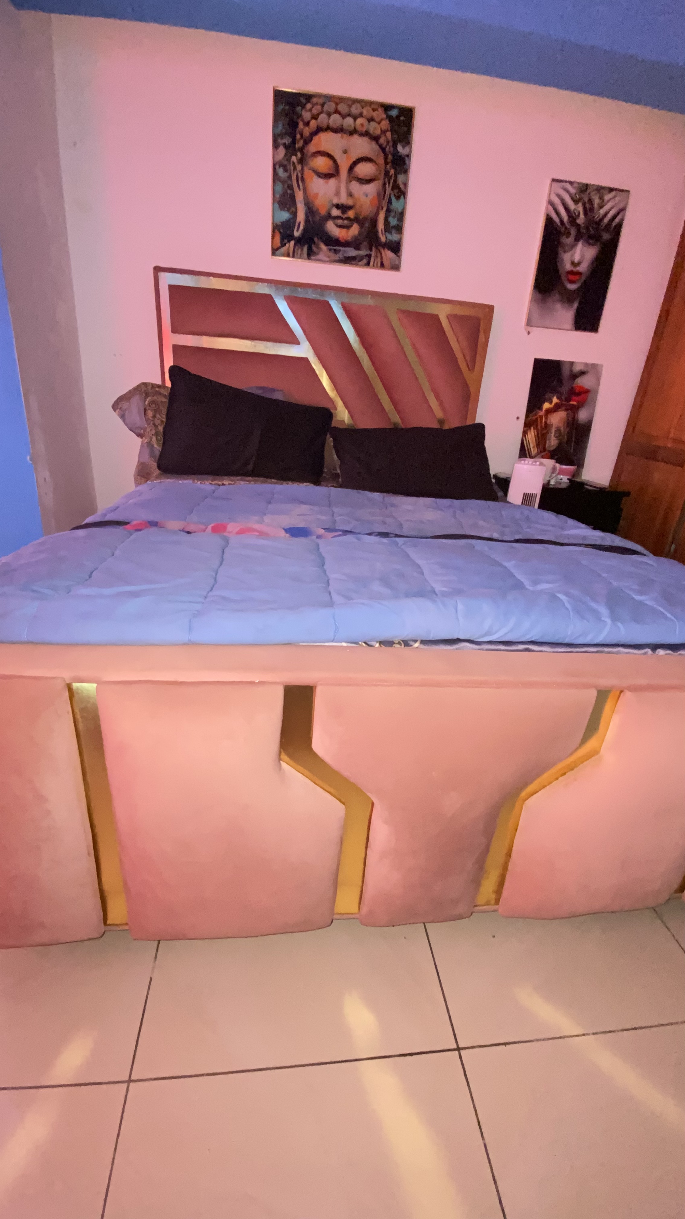 muebles y colchones - Cama Nueva con colchón y Sofa con una mesa cristal 3