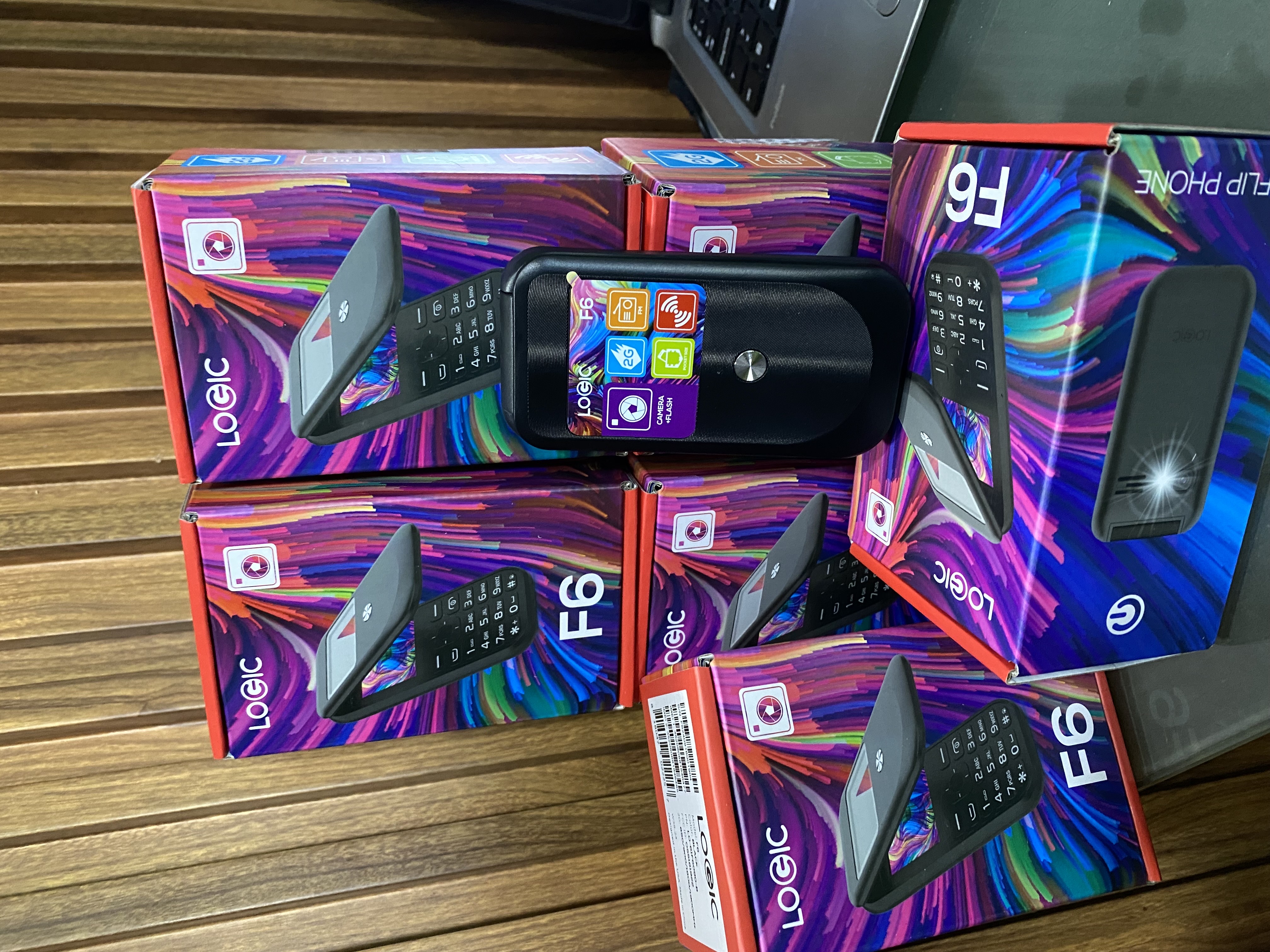 celulares y tabletas - Logic F6  0