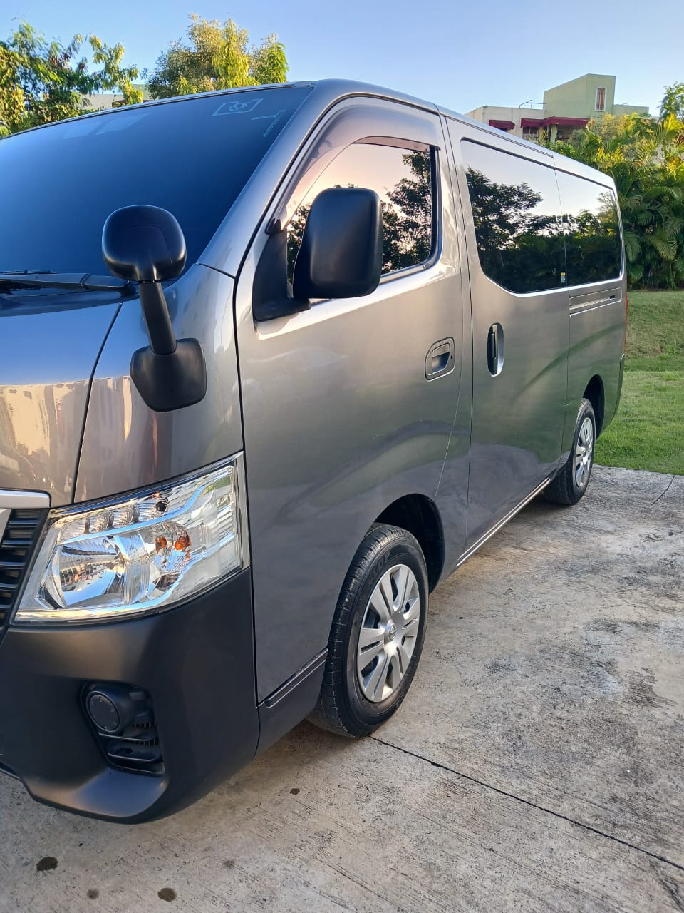jeepetas y camionetas - Nissan caravan 